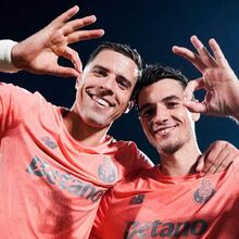 <![CDATA[ Kiwior e Bednarek rendidos ao FC Porto: «É obrigatório vencer, não há alternativa» ]]>