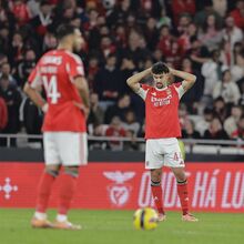 <![CDATA[ Benfica corre contra a história: Bruno Lage e Rui Vitória servem de exemplos para Mourinho ]]>
