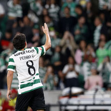 <![CDATA[ Pote bate Luís Esteves e Froholdt e arrecada prémio de médio de mês em setembro e outubro ]]>