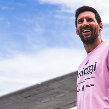 <![CDATA[ A 'Cláusula Beckham' que pode permitir o regresso de Messi ao Barcelona... por uns meses ]]>