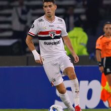 <![CDATA[ Craque que passou pelo Chelsea e seleção brasileira pondera terminar carreira após sentir-se mal num treino ]]>