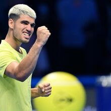 <![CDATA[ Alcaraz mais perto das 'meias' das ATP Finals em grupo com tudo em aberto ]]>