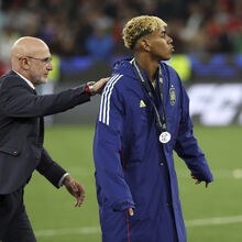 <![CDATA[ Luis de la Fuente garante que Yamal está "extremamente magoado": «Não há nada pior do que a ignorância» ]]>