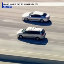 <![CDATA[ Condutora em fuga escapa à polícia atravessando a fronteira para o México após longa perseguição ]]>