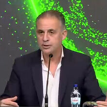 <![CDATA[ «Árbitros erram porque têm o foco no local errado: o foco está nos braços, a falta é um pisão...» ]]>