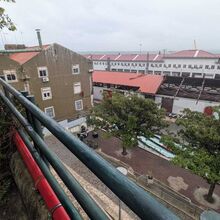 <![CDATA[ Primeiras imagens mostram telhado da estação de Santa Apolónia no chão devido ao vento forte ]]>