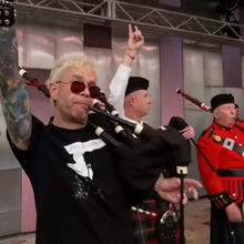 <![CDATA[ Centenas de gaiteiros juntam-se para quebrar o recorde mundial com um clássico de AC/DC ]]>