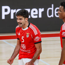 <![CDATA[ Benfica com 'pé e meio' na próxima fase da Taça Challenge de voleibol ]]>