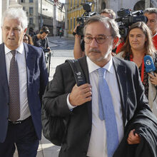 <![CDATA[ Operação Lex: defesa põe em causa acusação com base em SMS que Vaz das Neves diz que não recebeu ]]>