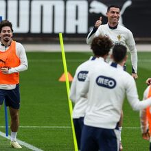 <![CDATA[ Vitinha é mais um contra a muralha ]]>