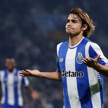 <![CDATA[ Rodrigo Mora e a relação com Thiago Silva: «Dá-me muitos conselhos, podia ser filho dele...» ]]>