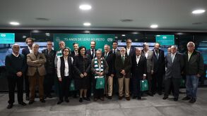 Sócios viram o jogo naTribuna