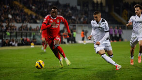 Momento do jogo entre V. Guimarães e Benfica, com resultado de 0-0 ao intervalo