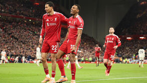 Liverpool vence Aston Villa em Anfield e interrompe série de derrotas.
