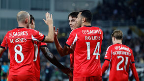 Benfica celebra golo contra o V. Guimarães