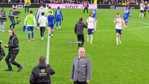 De cortar à faca: Tottenham perde e dois jogadores recusam cumprimentar o treinador