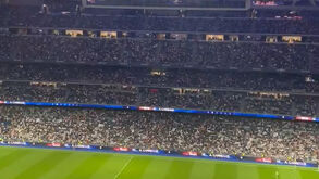 «Enter Sandman»: Bernabéu vai abaixo com anúncio das equipas ao som de Metallica