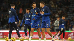 Jogadores do FC Porto aquecem para o jogo contra o Sp. Braga