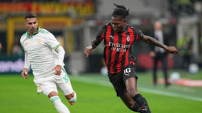 Rafael Leão em ação frente à Roma