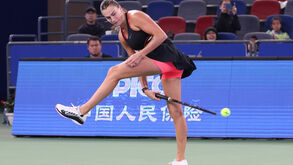 Aryna Sabalenka vence Jasmine Paolini nas WTA Finals em Riade