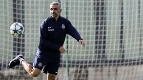 Rui Borges dá toques no treino de preparação para o jogo da Champions League