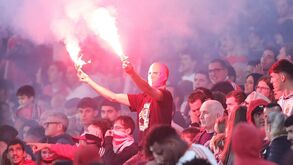 Pirotecnia no Benfica-Tondela custa mais de 17 mil euros de multas às águias