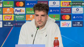 Ioannidis na sala de imprensa do Juventus Stadium