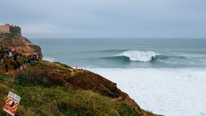 Ondas gigantes esperadas na Nazaré