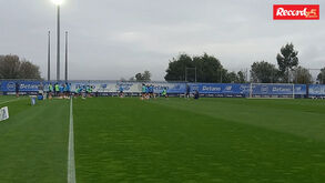 Treino do FC Porto à luz... artificial: Farioli afina estratégia para jogo com Utrecht
