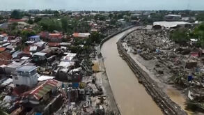 Tufão Kalmaegi deixa pelo menos 66 mortos e rasto de destruição no centro das Filipinas 