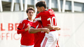 Jogadores do Benfica a festejar 