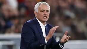 José Mourinho durante o jogo do Benfica contra o Bayer Leverkusen