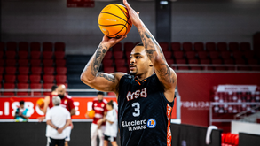 Travante Williams na Luz