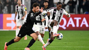 Eduardo Quaresma deu mais consistência à lateral direita do Sporting em Turim e não perdeu Jonathan David de vista