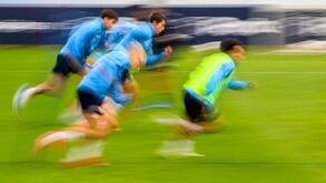 Jogadores do FC Porto em aquecimento para o jogo da Liga Europa, em Utrecht