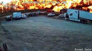 Novas imagens mostram momento em que avião de carga cai e explode nos EUA 