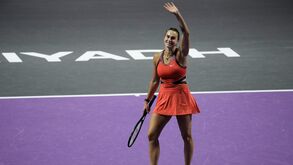 Sabalenka bate Gauff e fecha meias-finais das WTA Finals