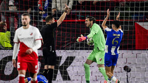 Guarda-redes expulso frente ao FC Porto após golo de Borja Sainz, num jogo em Utrecht