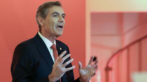 Noronha Lopes durante o debate contra Rui Costa na BTV