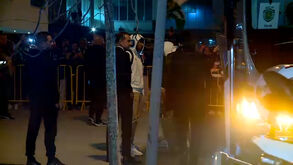 Comitiva do Sporting chegou a Ponta Delgada onde foi recebida por dezenas de adeptos