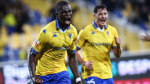 Boma celebra um dos golos do Estoril