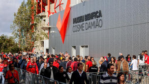 Sócios do Benfica deslocam-se às urnas para votar