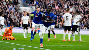 Gueye marca e Everton vence Fulham
