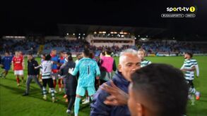 Onda de revolta no Santa Clara após canto que deu golo da vitória ao Sporting termina com dois jogadores expulsos
