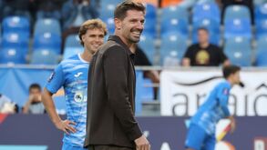 Adrien Silva homenageado pela Académica