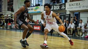 Benfica vence em casa do CA Queluz e segue no topo da Liga Betclic com registo perfeito