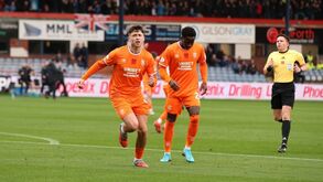 Rangers vence Dundee por 3-0 na Liga escocesa