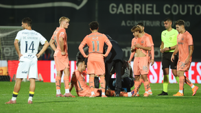 Bednarek lesiona-se durante o Famalicão-FC Porto