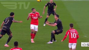 Parecia voleibol: o golo de Sudakov no Benfica-Casa Pia após brilhante assistência de Pavlidis