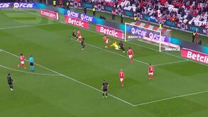 Os erros de Ríos e Trubin nos descontos que permitiram ao Casa Pia empatar com o Benfica